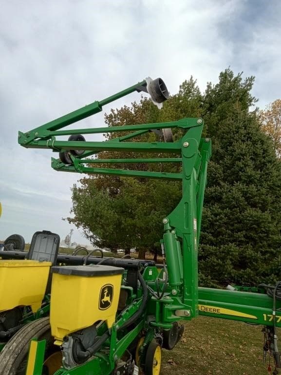 Image of John Deere 1775 equipment image 4