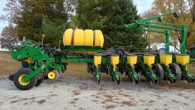 Image of John Deere 1775 equipment image 3