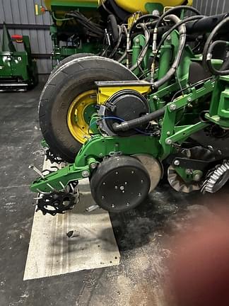 Image of John Deere 1775 equipment image 4