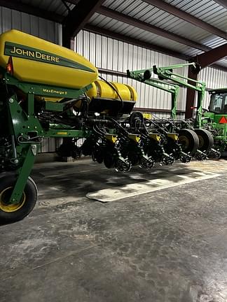 Image of John Deere 1775 equipment image 1