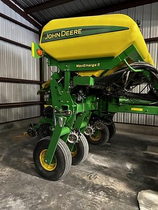 Image of John Deere 1775 equipment image 2