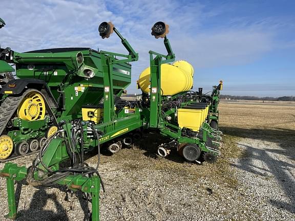 Image of John Deere 1775 equipment image 1