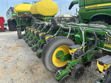 Main image John Deere 1775