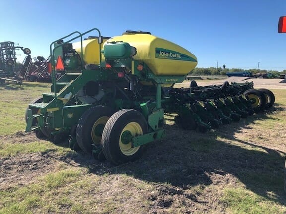 Main image John Deere 1775