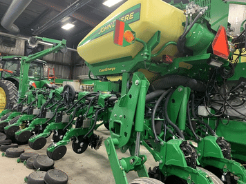 Main image John Deere 1775