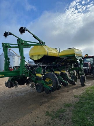 2014 John Deere 1775 Equipment Image0