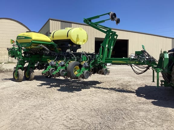 2014 John Deere 1775 Equipment Image0