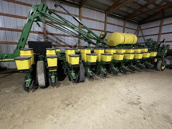 Image of John Deere 1775 equipment image 1