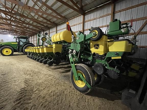 Image of John Deere 1775 equipment image 3