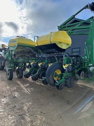 Image of John Deere 1775 equipment image 2
