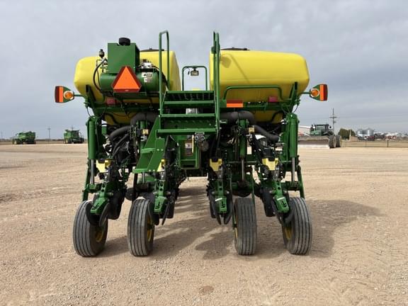 Image of John Deere 1775 equipment image 3