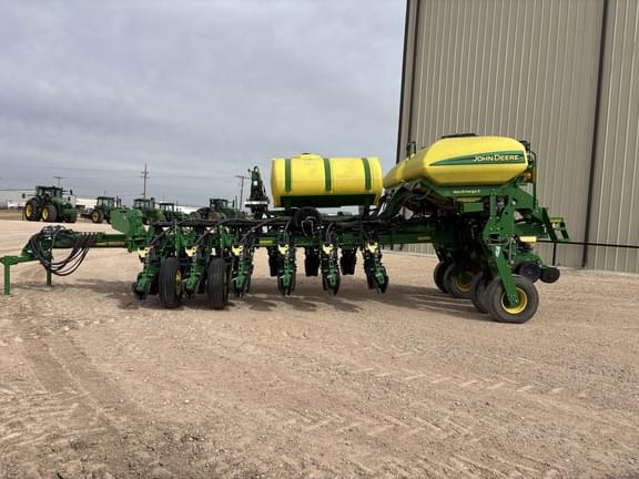 Image of John Deere 1775 equipment image 1