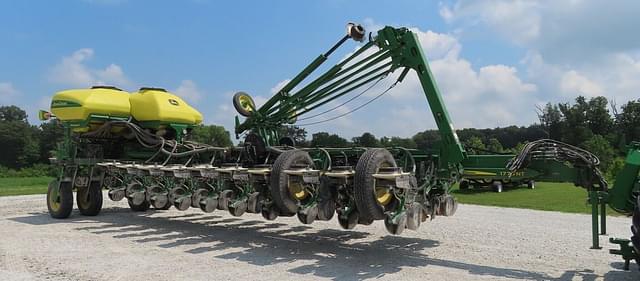 Image of John Deere 1775 equipment image 3