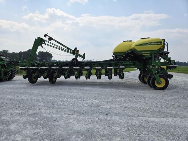 Image of John Deere 1775 equipment image 1