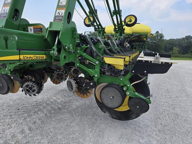 Image of John Deere 1775 equipment image 2