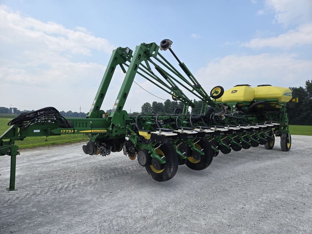 2014 John Deere 1775 Equipment Image0