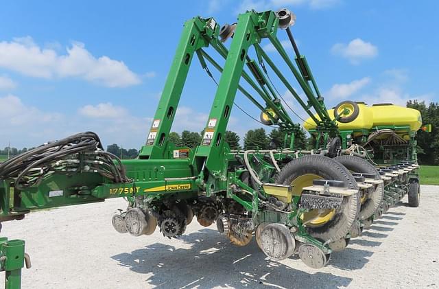 Image of John Deere 1775 equipment image 1