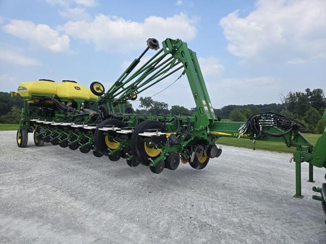 Image of John Deere 1775 equipment image 4