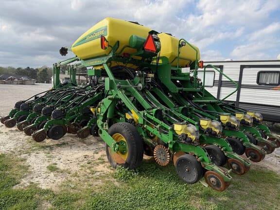 Image of John Deere 1790 equipment image 3