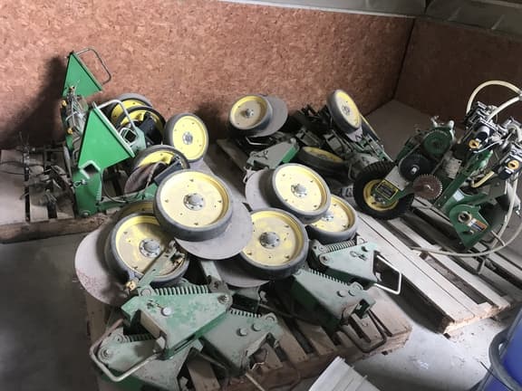 Image of John Deere 1790 equipment image 3