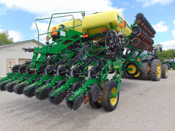 Image of John Deere 1790 equipment image 4