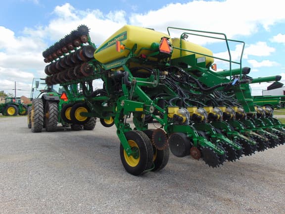 Image of John Deere 1790 equipment image 2