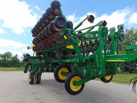 Image of John Deere 1790 equipment image 1