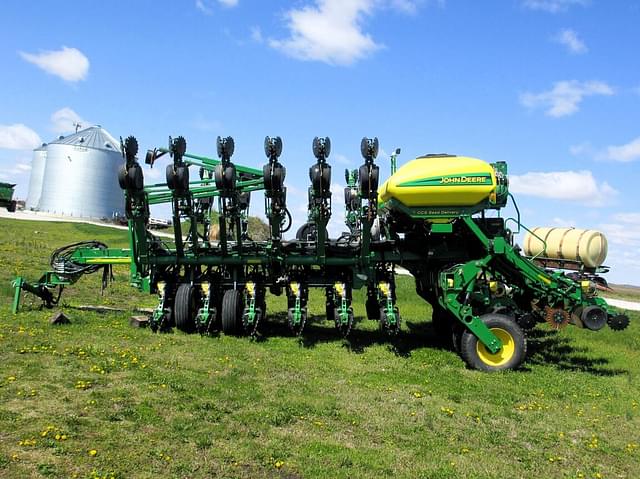 Image of John Deere 1790 equipment image 1
