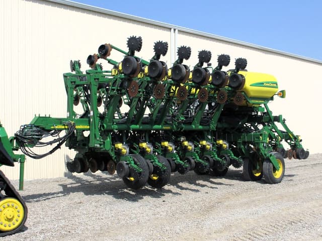 Image of John Deere 1790 equipment image 1