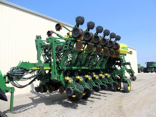 Image of John Deere 1790 equipment image 1
