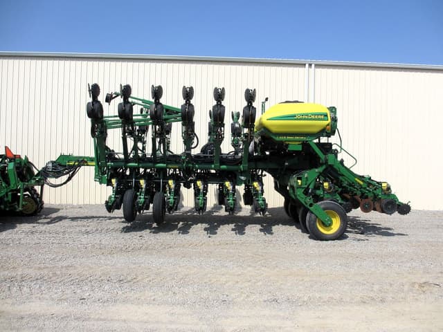 Image of John Deere 1790 equipment image 2