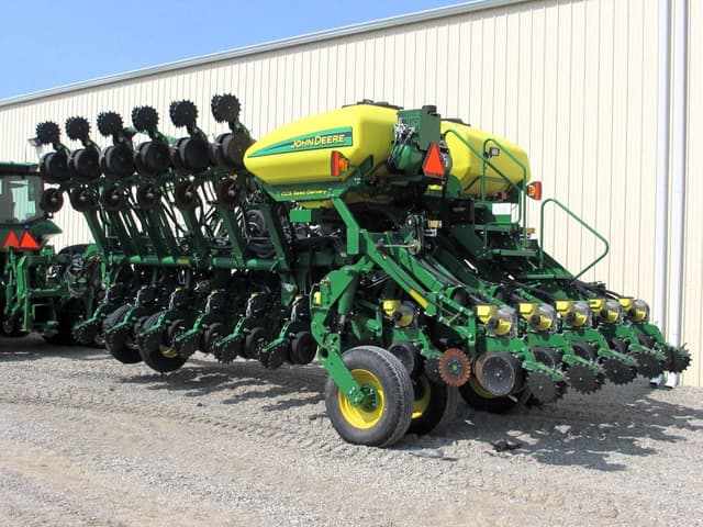 Image of John Deere 1790 equipment image 3