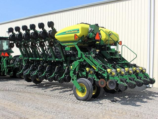 Image of John Deere 1790 equipment image 4