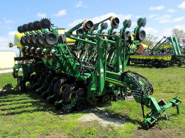 Image of John Deere 1790 equipment image 4