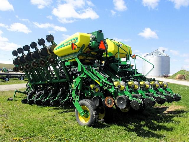 Image of John Deere 1790 equipment image 2