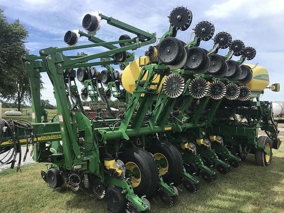 Image of John Deere 1790 equipment image 1