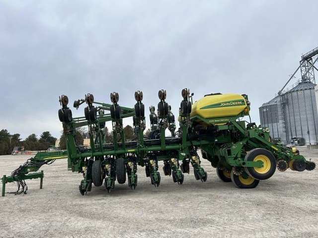 Image of John Deere 1790 equipment image 2