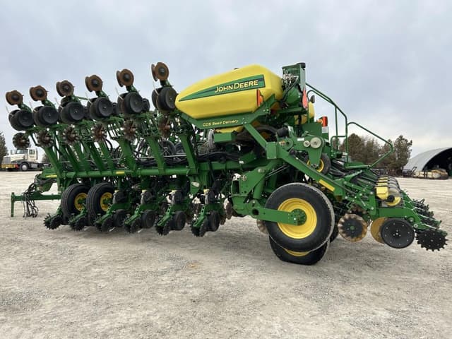 Image of John Deere 1790 equipment image 4