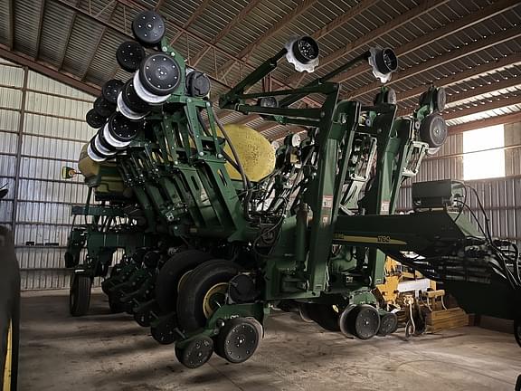 Image of John Deere 1790 equipment image 1