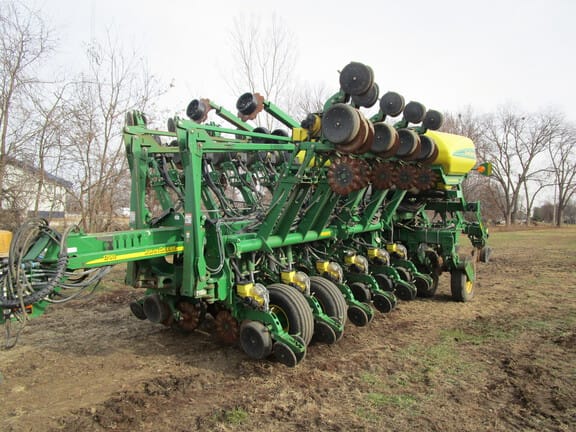 2014 John Deere 1790 Equipment Image0