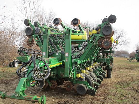 Image of John Deere 1790 equipment image 4