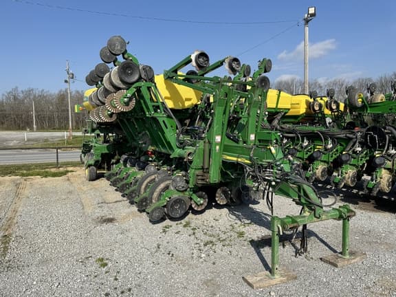Image of John Deere 1790 equipment image 2