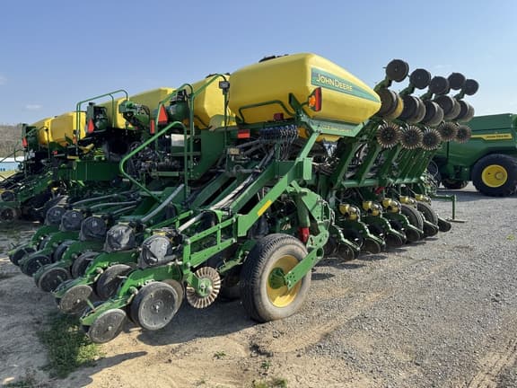 Image of John Deere 1790 equipment image 3