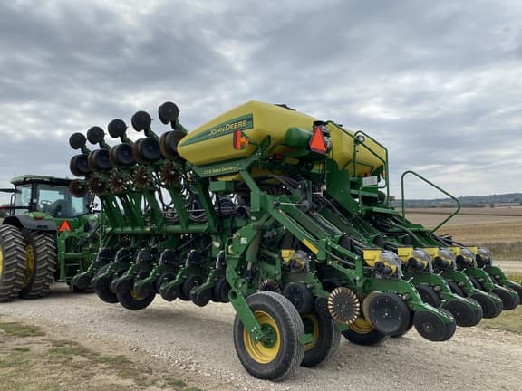 Image of John Deere 1790 equipment image 2