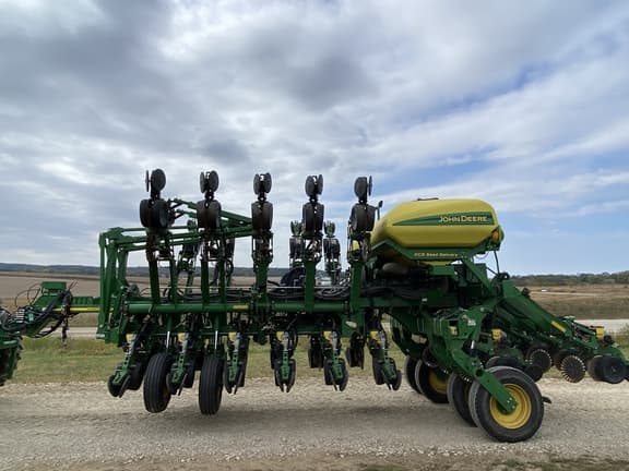 Image of John Deere 1790 equipment image 1