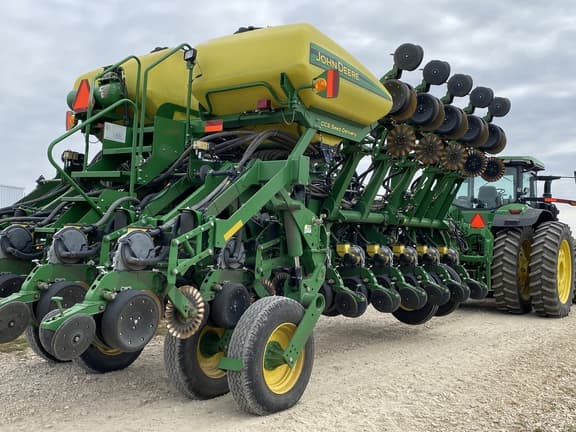 Image of John Deere 1790 equipment image 4