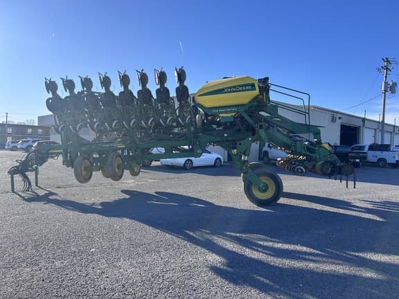 Image of John Deere 1790 equipment image 3