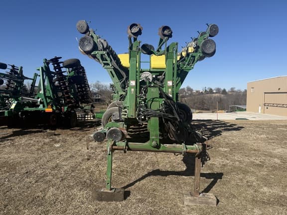 Image of John Deere 1790 equipment image 2