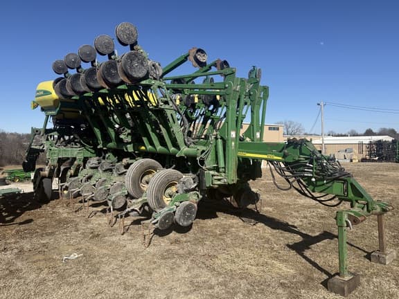 Image of John Deere 1790 equipment image 4