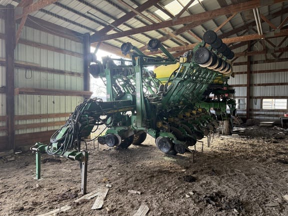 2014 John Deere 1790 Equipment Image0